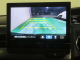 車両後方の映像を映すバックモニター。進路を確認しながら安全に車庫入れできます。
