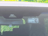 【トヨタセーフティセンス】走行中に前方の車両等を認識し、衝突しそうな時は警報とブレーキで衝突回避と被害軽減をアシスト。より安全にドライブをお楽しみいただけます。
