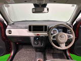 ひとつひとつのパーツを大きく、すっきりシンプルに!見易い計器類と運転し易いドライビングポジションは、視角も少なく、スクェアなボディで前方&左右の見切りが良く運転し易いクルマです