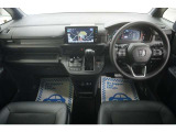 運転にかかわる様々な操作を安全に行えるように視点移動が少なく、操作性に配慮されたスイッチ類が凝縮されたコクピットです。
