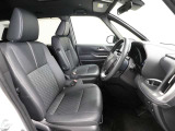 ゆったり室内で運転もしやすいです♪使い勝手の良い配置も考えられています!!