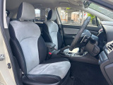 運転席まわりには十分なスペースがあり、大柄な方でもゆったり運転していただける環境です。