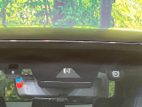 【トヨタセーフティセンス】走行中に前方の車両等を認識し、衝突しそうな時は警報とブレーキで衝突回避と被害軽減をアシスト。より安全にドライブをお楽しみいただけます。
