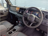 ステアリングを握ればJeepワールドが目の前に広がります!