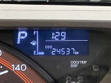 視認性に優れたメーターを採用しており、走行中でも車速や情報が分かりやすく表示されます。運転時の視線移動をむりのない範囲に抑え、快適で安心感のあるドライブをサポートします。