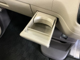 収納タイプのドリンクホルダーは不要な時はしまっておけます