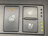【シートベンチレーション】夏場は涼しい風でお尻や背中の熱やムレを防ぎ、冬はエアコンよりも早く温まってポカポカに!季節を問わず快適に過ごせます。