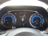 メーター中央に、様々な車両情報を表示してくれる、ディスプレイがついています。