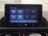 メーカーオプションのディスプレイオーディオを搭載しています。さらに、Bluetooth機能でミュージックプレイヤーも接続可能です。