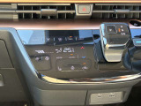 車内を快適な温度にしてくれるオートエアコン 冬場はシートヒーター、ハンドルヒーターもついています