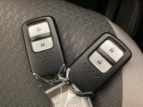 【キーレス】普段使いはもちろん、荷物が増える休日のレジャーにもうってつけ。鍵を探す手間を省き、家族みんなとの大切な時間をスムーズにスタートさせてくれます。