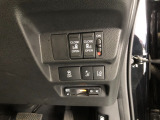 【両側電動スライドドア】リモコンや運転席のスイッチ操作のほか、ドアハンドルを少し引くだけでリアドアが自動開閉します♪