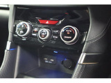 【左右独立エアコン】☆運転席と助手席で違う温度設定が可能。寒がりと暑がりが同時に乗っても快適に設定できます。