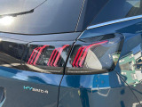 ライオンのかぎ爪から着想を得た立体的なデザインのLEDコンビオネーションランプ!