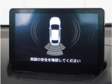 【リアパーキングセンサー】バンパーに付いたセンサーが障害物を検知。一定の距離に近づくとアラートで教えてくれます。狭い駐車スペースや車庫入れ時も安心です。