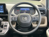 インテリアに合わせたデザインのステアリングは、運転される方のことも考え、運転しやすい形状、大きさです。是非一度、実際に触ってお確かめください。