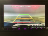 【バックカメラ】運転が苦手な方も車庫入れラクラクです!ギアをリバースに入れれば自動的に切り換わりますので、面倒な操作は不要です♪狭い駐車場もお車を傷つけず安心ですね!
