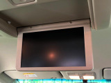 【フリップダウンモニター】大画面モニターで後席でもエンタメをお楽しみいただけます。小さなお子様にも大人気の装備です♪