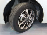 タイヤサイズは175/65R15です。