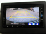 バックカメラの画像です。ガイドラインがスムースな車庫入れをサポートいたします。車庫入れの安心感がアップしますね。