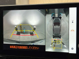 複数のカメラを駆使して車を上から見下ろした視点を合成!高精度で駐車をサポートするパノラミックビューモニター!