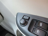 駐車時や狭い道でのすれ違い時に気を使うミラー。電動格納式ドアミラーはそんな時に便利です。