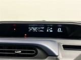センターメーターは視点移動が少なく、長時間の運転でも疲れにくいそうです!スピードメーターは大きくて見やすいデジタル表示!