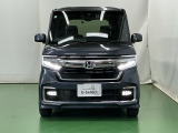 LEDヘッドライトを装備しています。LEDヘッドライトはとても明るく、雨の日や夜間走行も安全・安心です。オートライトコントロール付きで周囲の明るさに応じて自動で点灯・消灯します