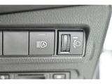 オートマチックハイビームとは、先行車や対向車のライトを認識し、ハイビームとロービームを自動で切り替える機能です。夜道の視界を確保します。詳細は販売店スタッフまでおたずねください。