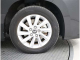 かっこいいホイールですね。 車のイメージを大きく左右するホイール部分はコダワリを持ちたいですね。