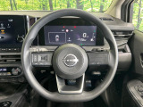 インテリアに合わせたデザインのステアリングは、運転される方のことも考え、運転しやすい形状、大きさです。是非一度、実際に触ってお確かめください。
