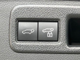 【パワーバックドア】スマートキーや運転席のボタンを押すだけでリアゲートが自動で開閉します!荷物を持っている時や、高い位置にあるバックドアを閉める際に便利な機能です♪