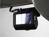 ◆ドライブレコーダー◆映像・音声などを記録する自動車用の装置です。 もしもの事故の際の記録はもちろん、旅行の際の思い出としてドライブの映像を楽しむことができます。