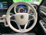 インテリアに合わせたデザインのステアリングは、運転される方のことも考え、運転しやすい形状、大きさです。是非一度、実際に触ってお確かめください。