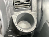 運転席側のドリンクホルダーです