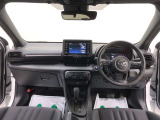インパネ周りのムダをそぎ落としたことで、広さと快適さがが確保され、運転に集中できる空間となっています。
