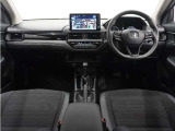 ◆視界広々で非常に運転しやすくロングドライブでも疲れを感じさせないすっきりとまとまったインパネ周りです。