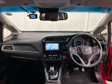 見通しの良い運転席回りとなっておりますので安心して運転をして頂けます!窓が大きいので明るく開放的な室内です