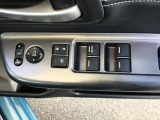 ドアミラーのスイッチは運転席ドアにあります。