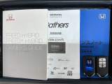 スマートキーは鍵をバッグに入れたままでもドアロックの開閉やエンジンのON・OFFができます。夜間や雨の日も鍵を探さなくて良いので便利です。