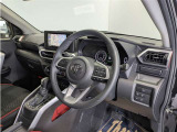 見通しのよいすっきりとした視界で、誰でも運転しやすいです。運転のしやすさは疲れにくさにも繋がりますよ♪