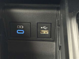 Type-C接続口。どちらの向きでも差し込むことができ、スマホの急速充電が可能です。