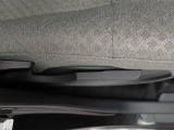 運転席にはシートリフターが付いています。運転のしやすい位置にシートの高さを調節できます。