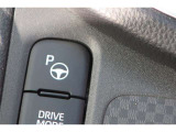 アドバンスト パーク付きです。カメラやソナーによって、周囲を監視しながら駐車を支援。障害物を検知した場合には警報を鳴らし、ブレーキ制御を行うことで接触回避を支援します。