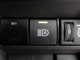 オートマチックハイビームとは、先行車や対向車のライトを認識し、ハイビームとロービームを自動で切り替える機能です。夜道の視界を確保します。詳細は販売店スタッフまでおたずねください。