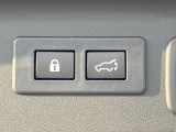 【パワーバックドア】スマートキーや運転席のボタンを押すだけでリアゲートが自動で開閉します!荷物を持っている時や、高い位置にあるバックドアを閉める際に便利な機能です♪