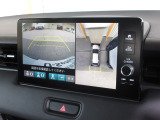 運転をしやすくする多彩な視界を手に入れるシステム。「見通しの悪い交差点での発進」「料金所などへの幅寄せ」「バック駐車」「縦列駐車」といった、多くの人が苦手意識を持ちやすいシーンで効果を発揮します。