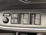 パワーウィンドは今や当たり前の機能ですが、無いと困る機能です。運転席からの操作で、全席の窓を振るオープンにしたり、フルクローズが可能です。
