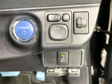 【電動格納ミラー】サイドミラーは電動格納式となっており、狭い駐車場でもキズがつくリスクを抑えられます。