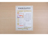 【車輌検査証明書】店頭にてクルマの状態が一目で分かる検査証明書を公開中。トヨタ認定検査員が厳しく査定し、状態を点数と図解で表示しています。修復歴はもちろん、傷やヘコミの箇所や程度がご確認いただけます。